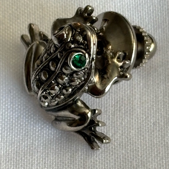 Avon Vintage Frog Brooch | Articulated Frog Pin | Green Rhinestone Eyes - Picture 2 of 7